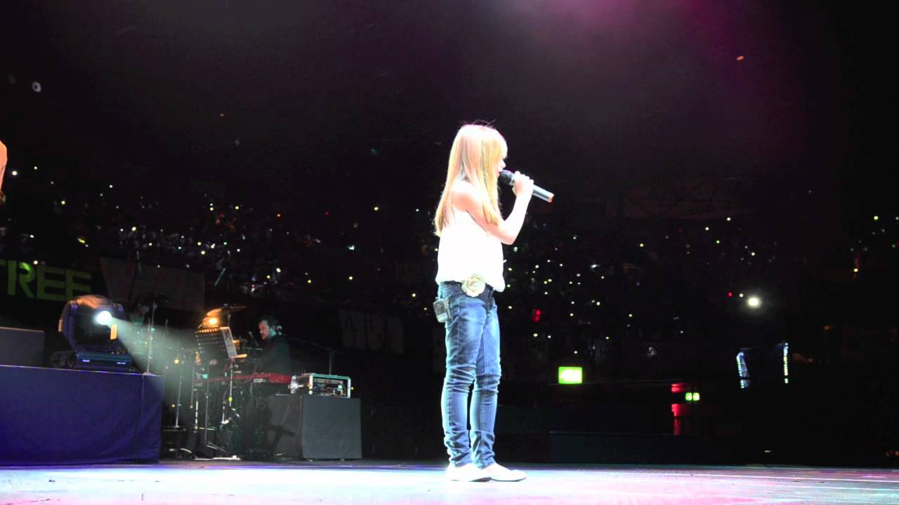 Connie Talbot - Run - Live at LG Arena