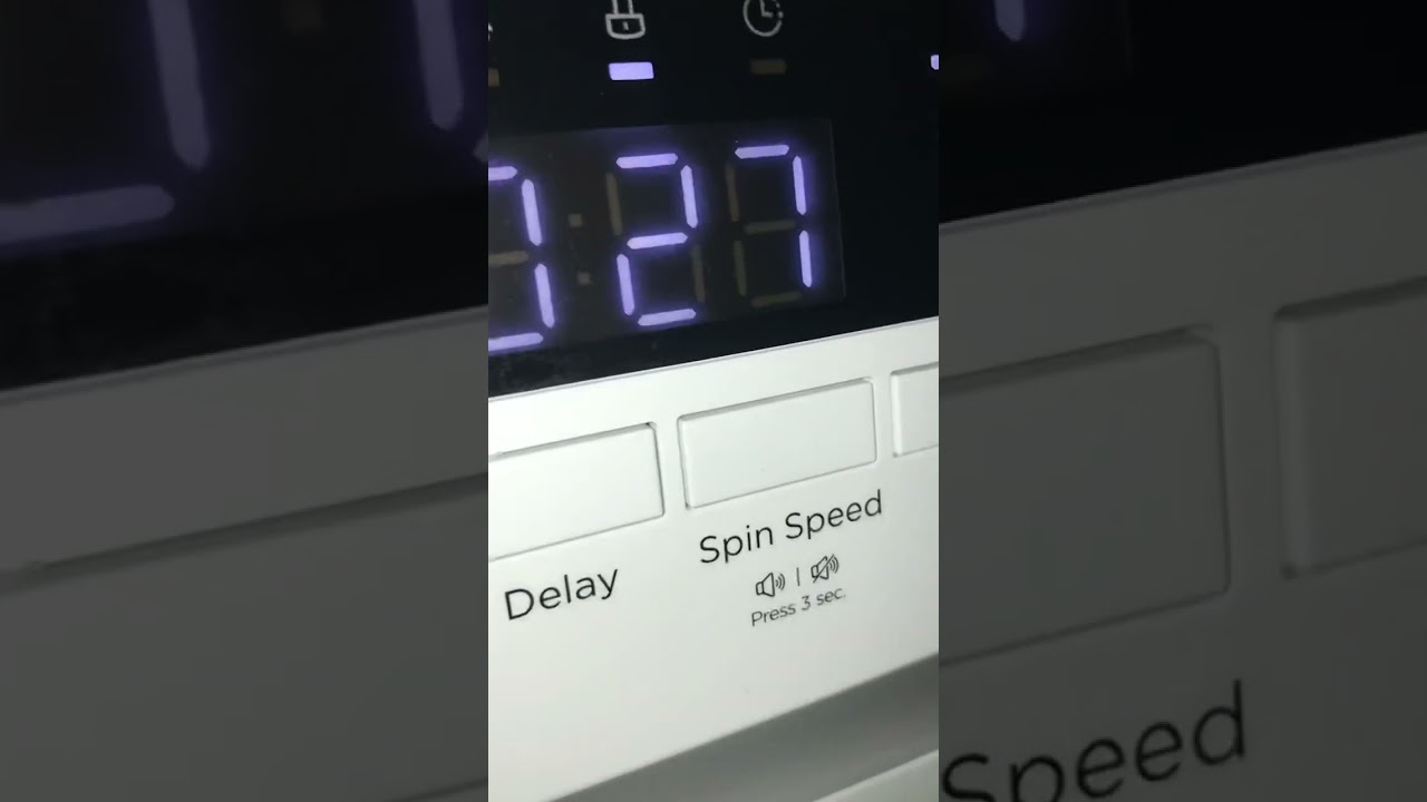 Logik Washing machine Short clip: Drum clean 90C