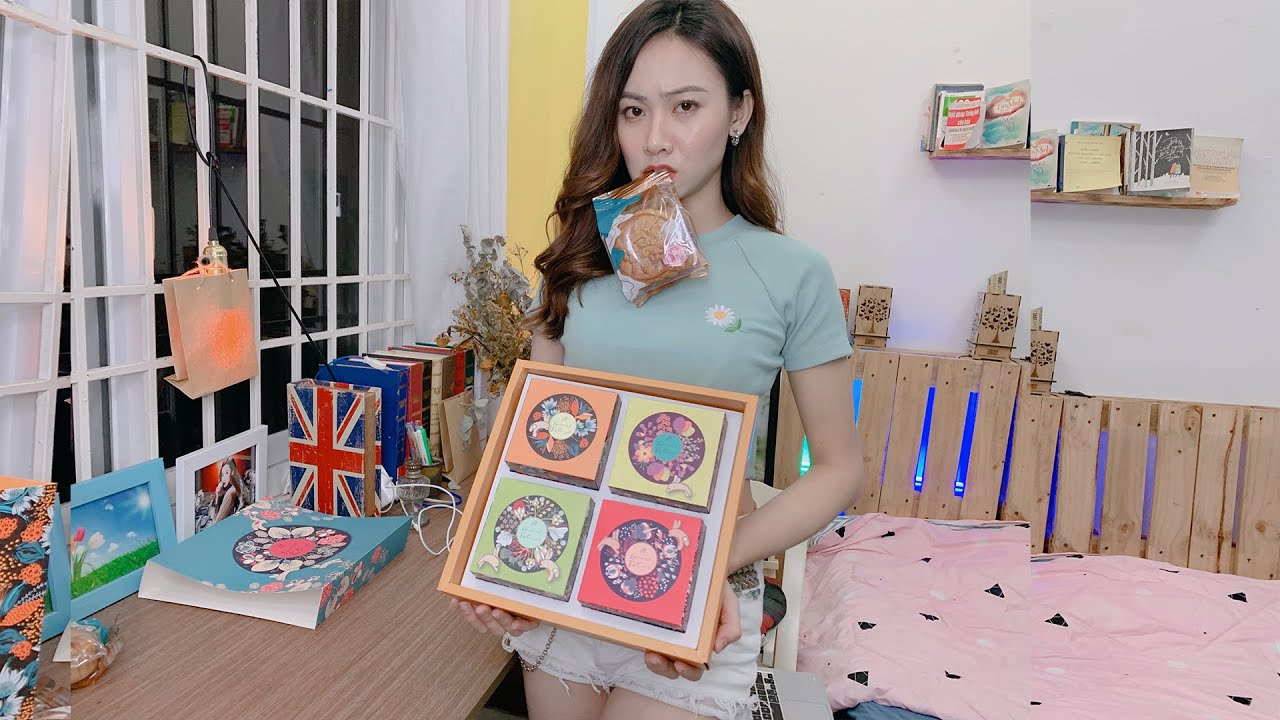 Trúc Mây Khui Hộp Bánh Trung Thu Ngon Nhất Quả Đất