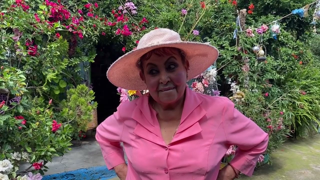 DOÑA AMELIA ESTRENA SU PATIO CON UN BUEN BAILE