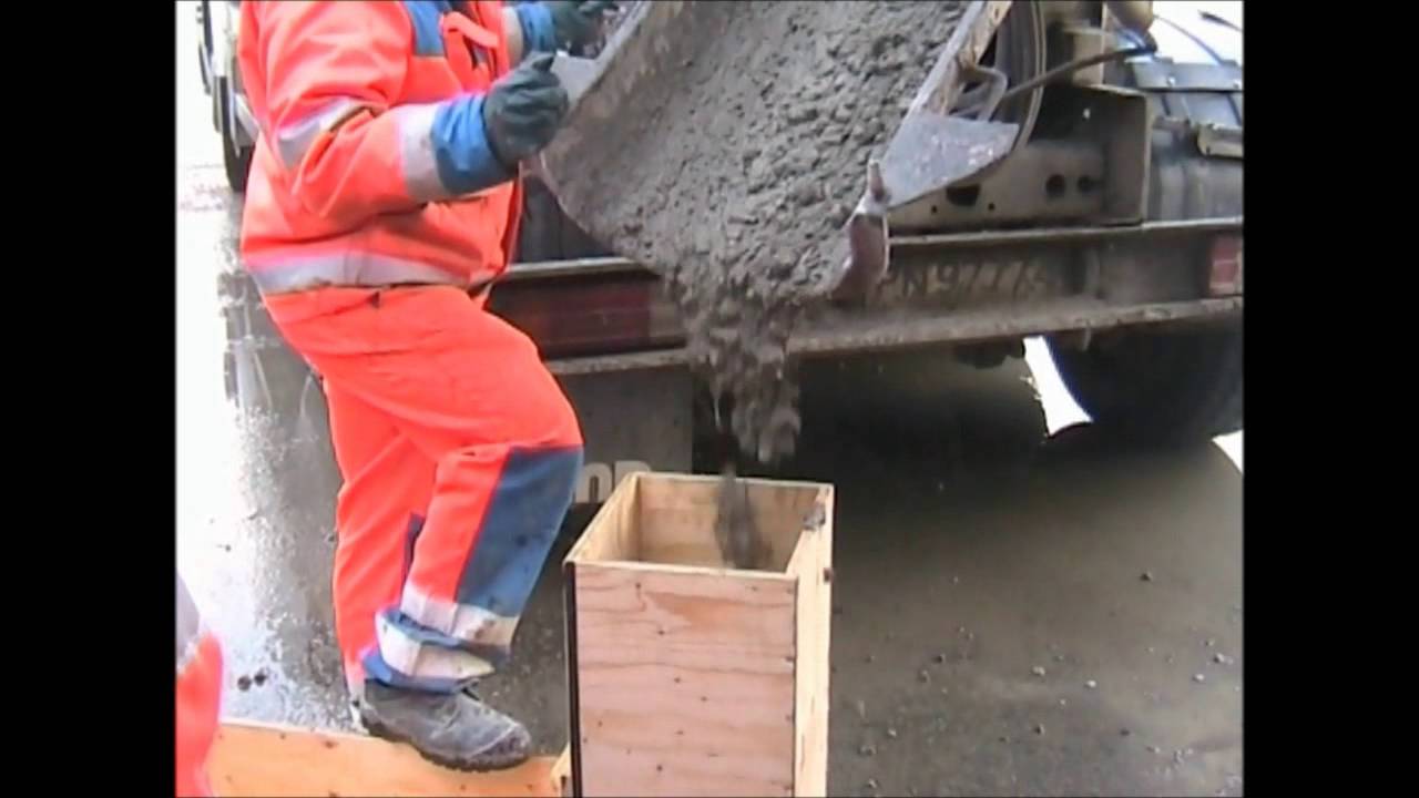 Produksjon av undervannsbetong med Rescon T antiutvaskingsmiddel. (Norwegian)