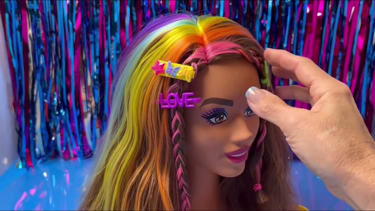 Barbie Color Reveal 💜🤗💄👄💇🏽‍♀️