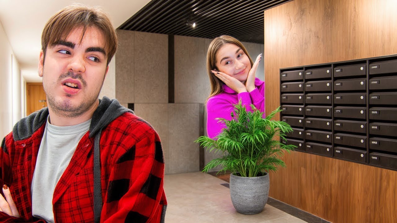 FOSTA MEA IUBITĂ Mă Urmărește! Cum pot scăpa de ea? | Caramelkins RO