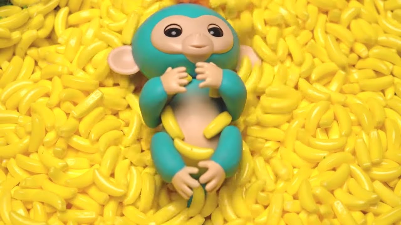 Painting With Gigi & Banana Paradise | The Fingerlings Show | Kids Videos