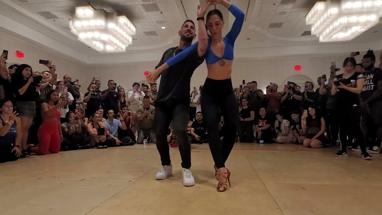 Daniel y Desiree demo at BIG Salsa 2022