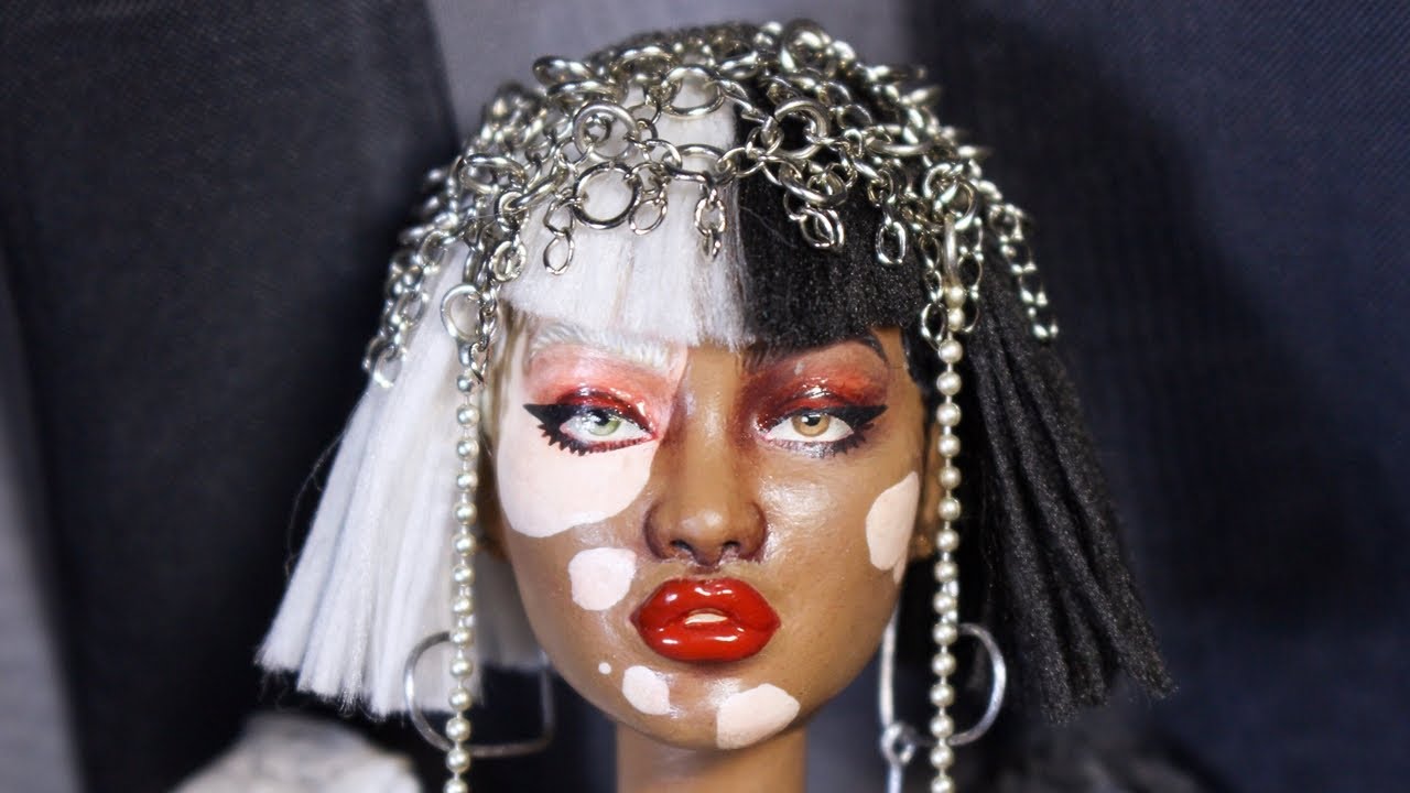 FIZ UMA BARBIE COM VITILIGO