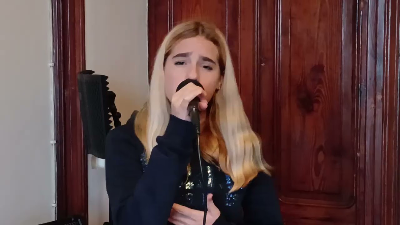 Sofia Tarantino- Die on this hill/ Sienna Spiro