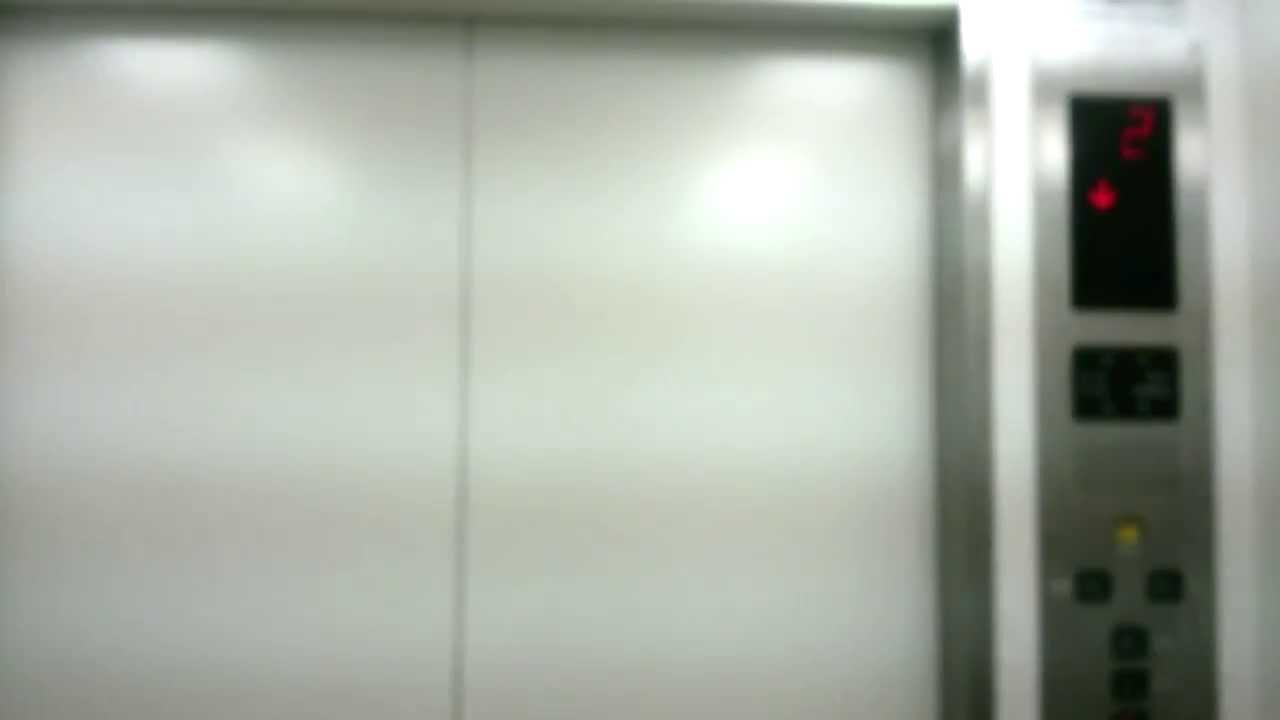 トイザらス大分店のエレベーター