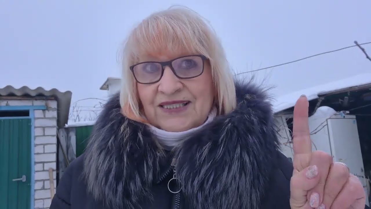 З'їздила до майстрині//Скупилась в магазинах//Готую і оглядаю без світла