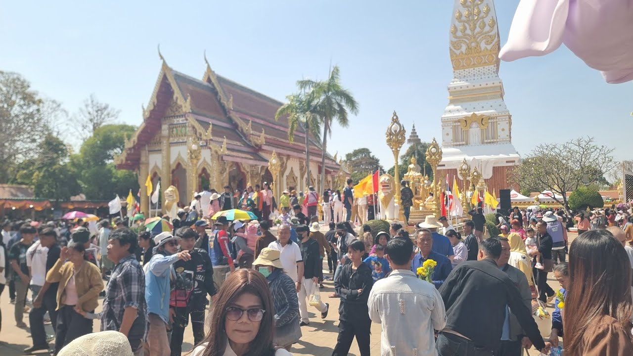 วินาทีมาถึงวัดพระธาตุพนมคนนับเเสนหลั่งไหลมาไหว้งานพระธาตุคับคั่ง,น้ำมนต์แทนพ่อนำทีมfcทั่วโลก