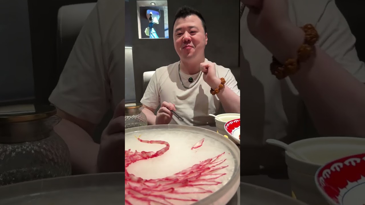 河豚有毒？但它是真好吃啊！ 人间至毒和人间至美融为一体，河豚到底多鲜美真的要亲自品尝才能体会。无论小聚还是宴请都合适的餐厅，专业烹饪河豚 #抖音美食推荐官 #河豚 #美食 #河豚料理 #北京美食