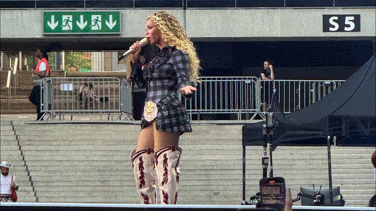 Beyonce | Cowboy Cárter Tour Paris N2