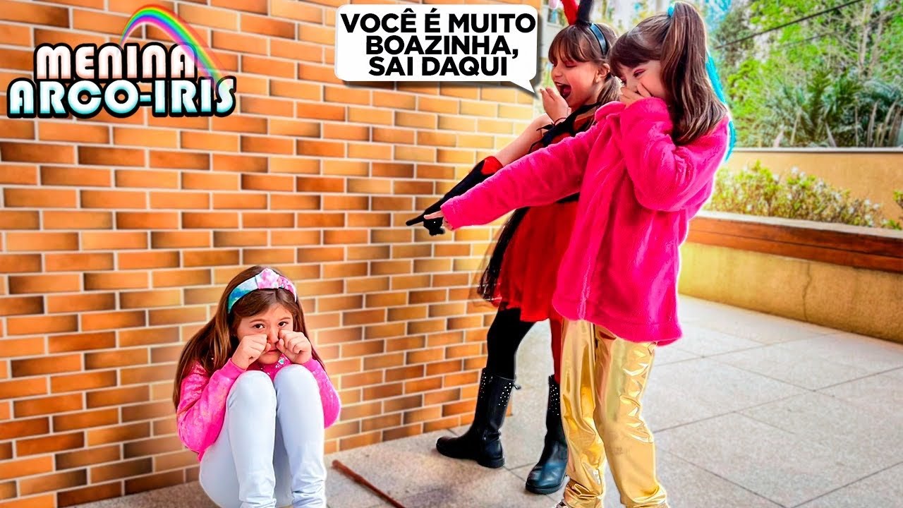 AS MINI VIL&Atilde;S FIZERAM A &ldquo;MINI RAINBOW&rdquo; CHORAR