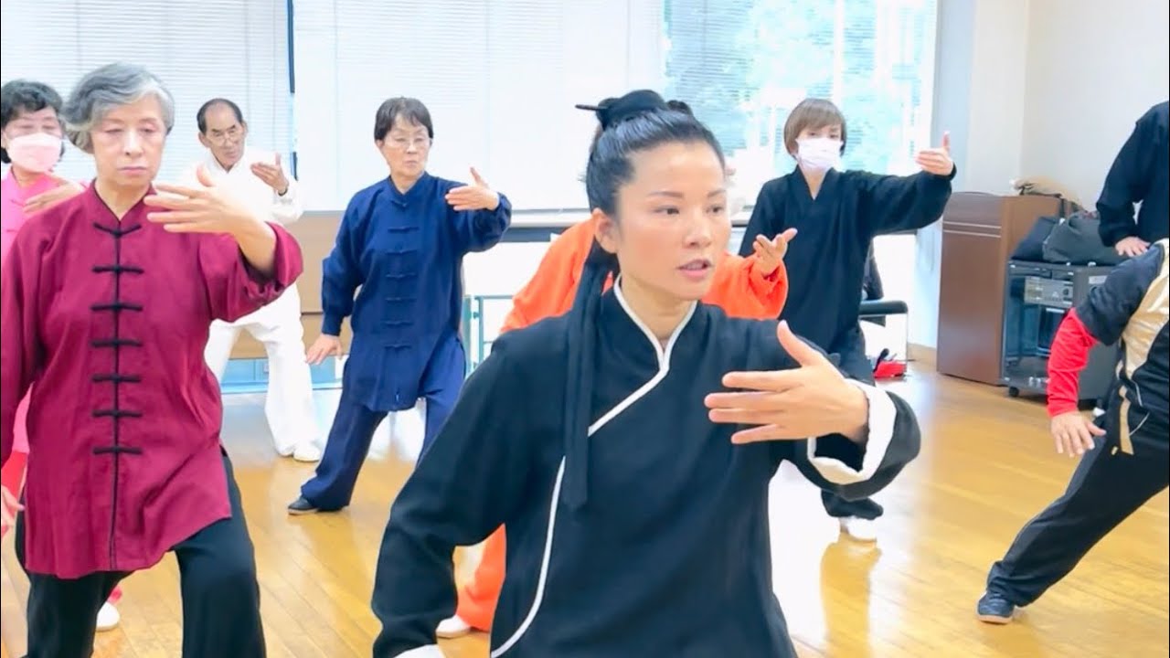24式简化太极拳教学片断#kungfu 黄冬梅太極拳教室 興味のある方はぜひ一度見学に来てみて下さい。葛飾区立石にて毎週火曜日，土曜日，日曜教室に行っています連絡先電話080-2485-9956