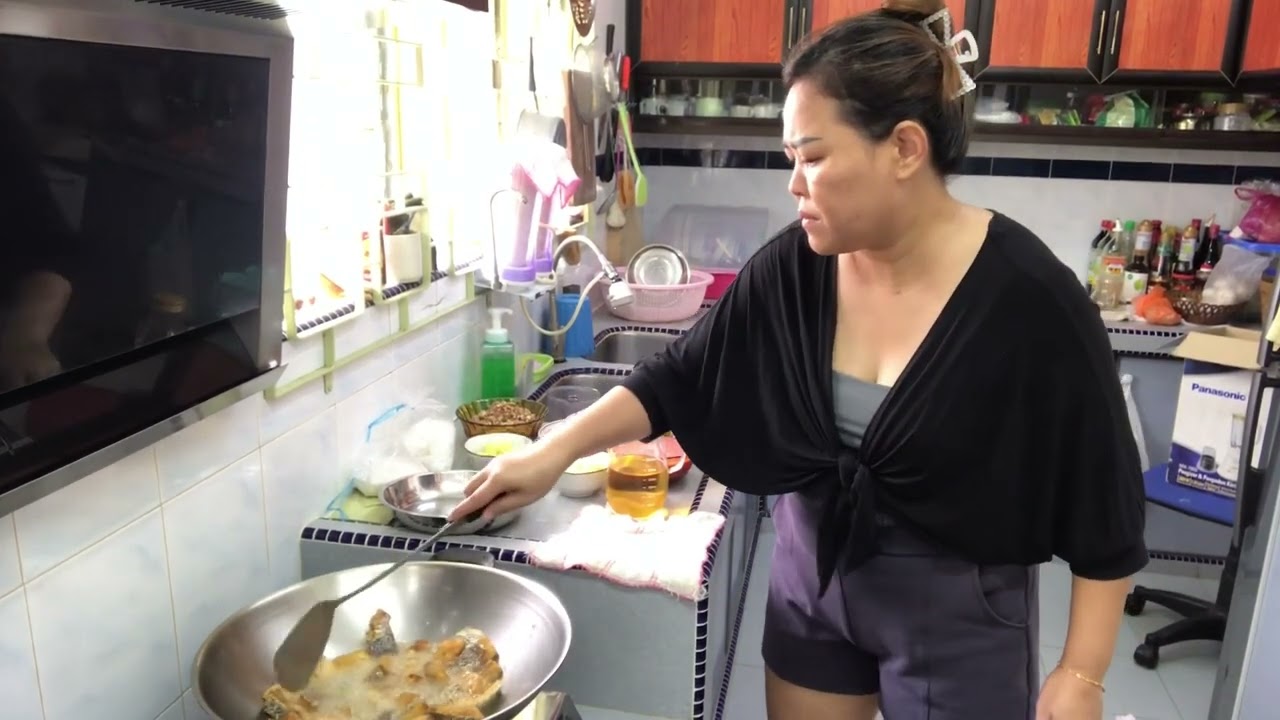 Cooking coconut milk dry salted fish #အလှူငါးခြောက်နှပ် #အညာစတိုင်