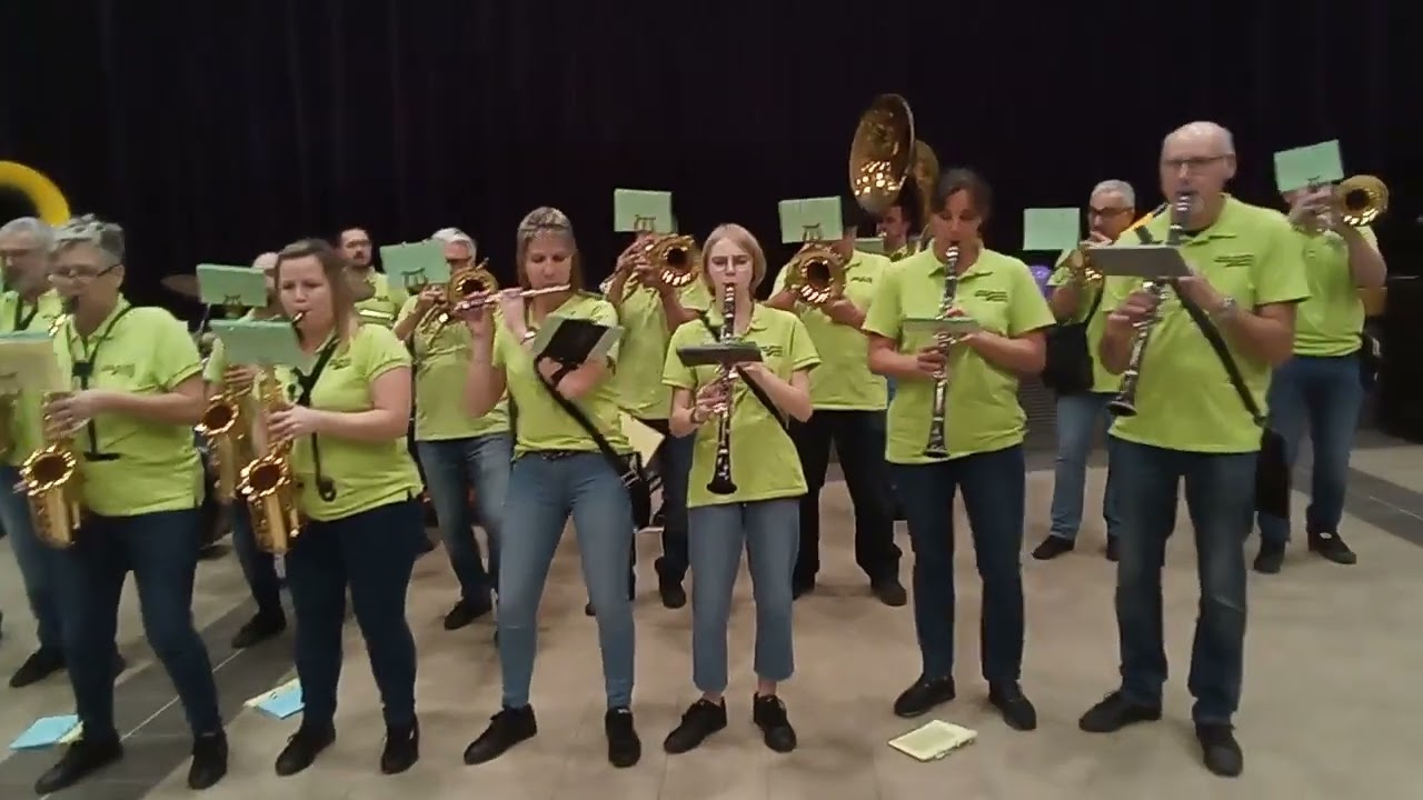 Banda Les Ventres Jaunes - Beaujolais Nouveau 2022 - Dingue