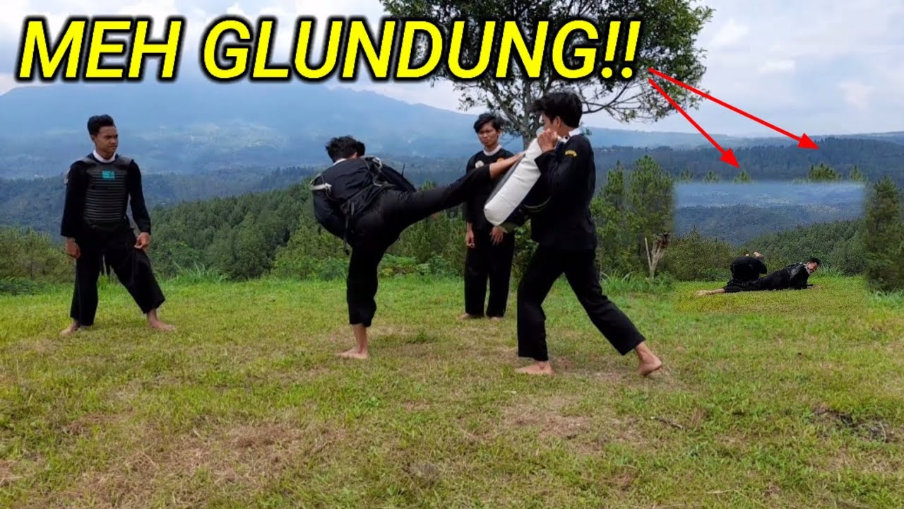 LATIHAN SILAT DI ALAM BEBAS.