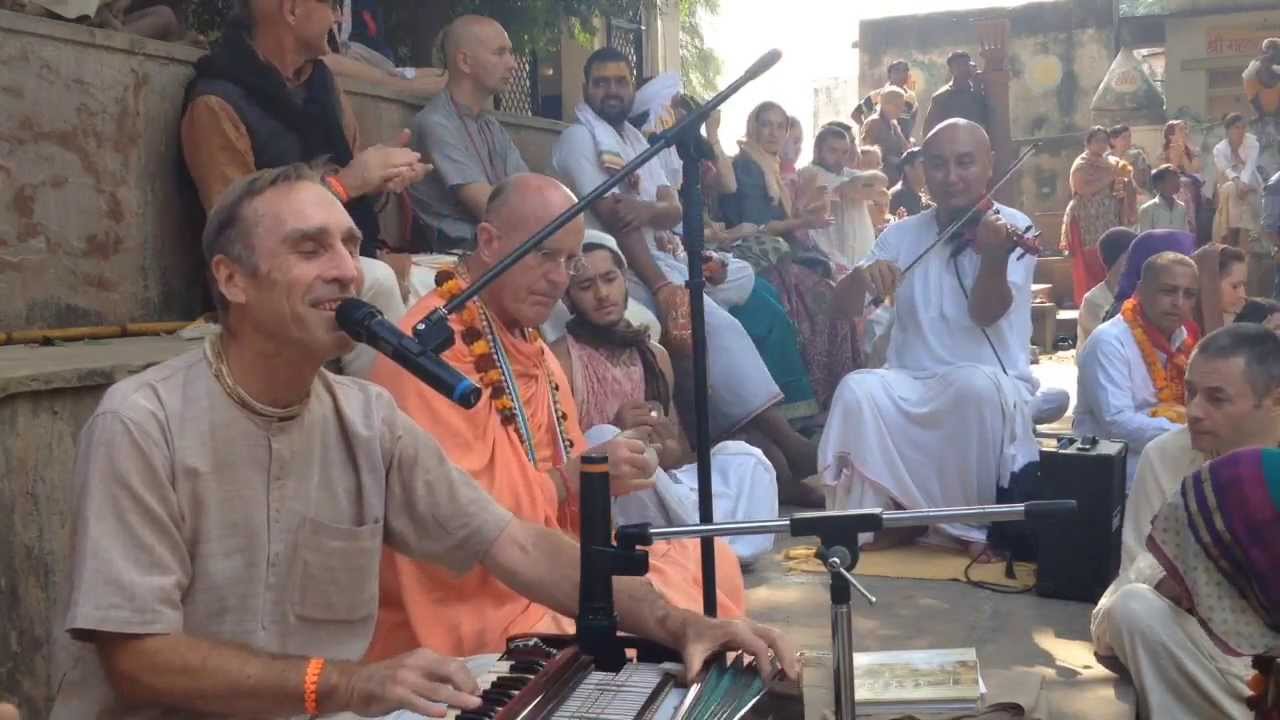 HG Badaharidas Prabhu kirtan at Varsana 11.11.2013 (Part 2)