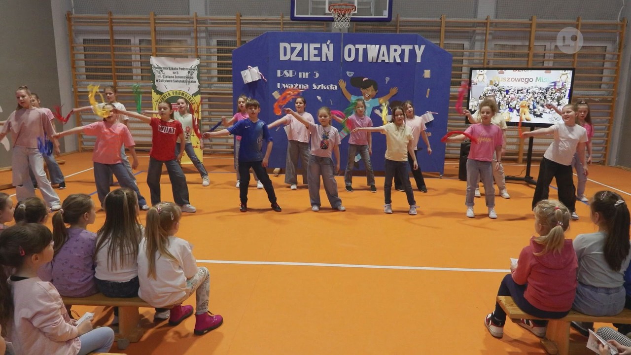 Przedszkolaki gościły w „piątce”. Dzień otwarty w największej ostrowieckiej podstawówce | LOKALNA.TV
