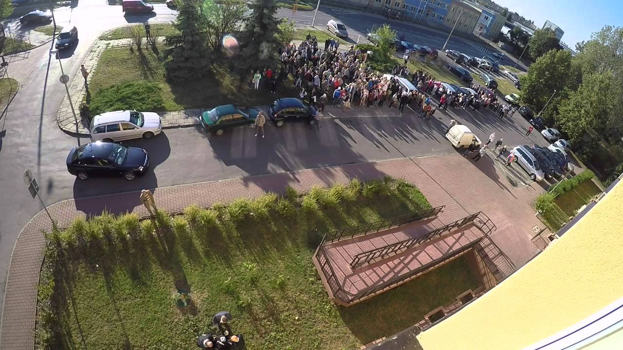 Nagranie z monitoringu - moment upadku z wysokości