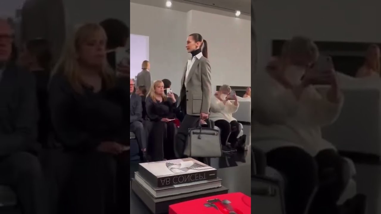 Bella Hadid walking🔥for Ralph Lauren FW2022✨✨✨