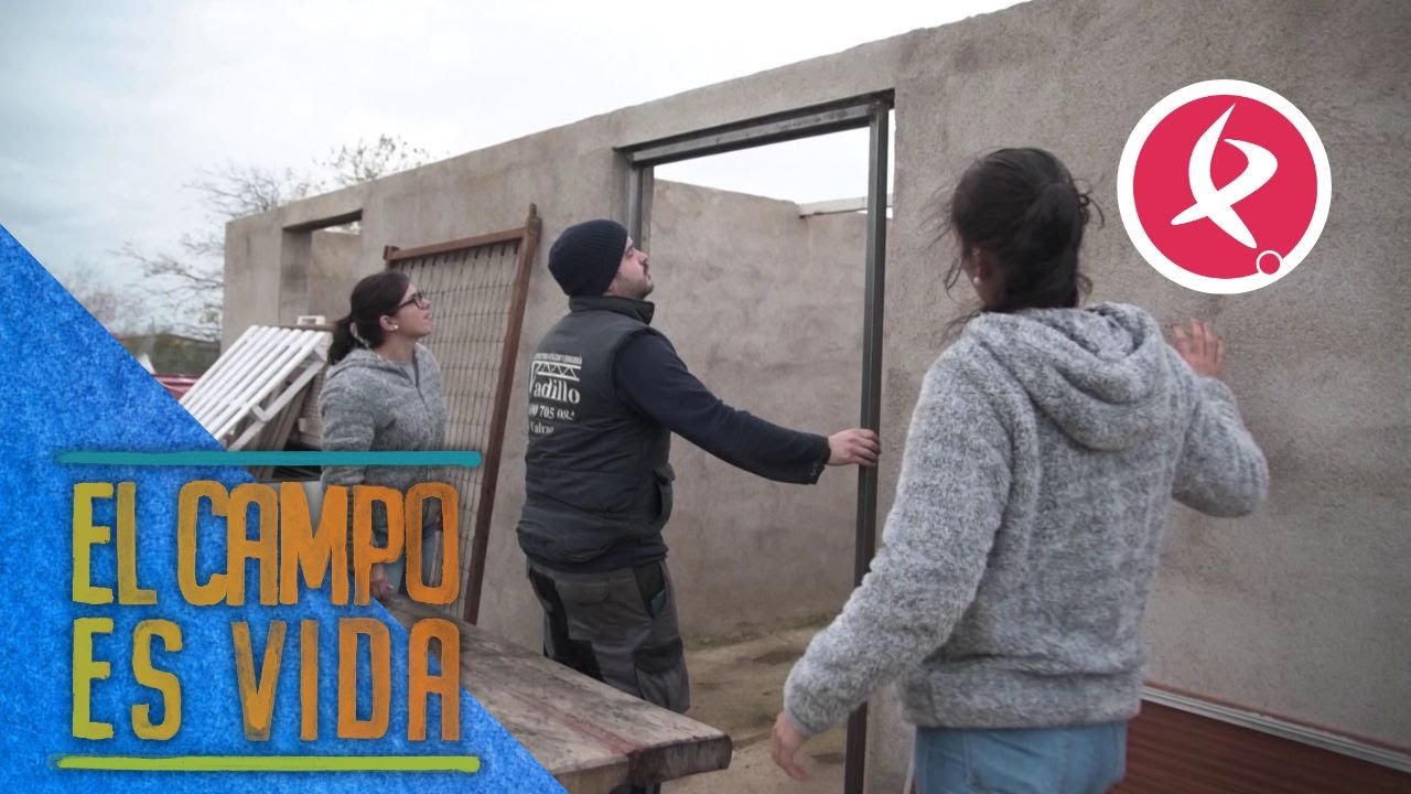 Las cuadras de Isabel y Lidia se quedan sin marcos para las puertas | El campo es vida