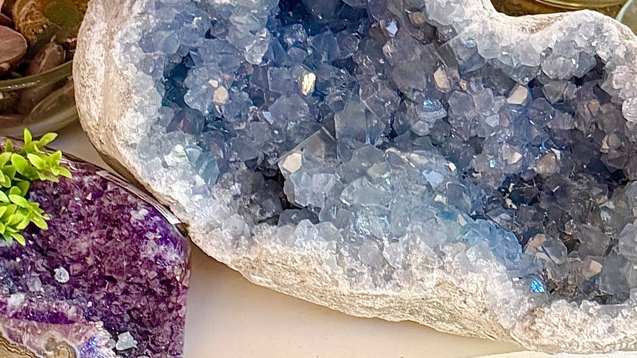 SOOTHE YOUR SOUL DILLY DALLING THUR  THE CRYSTALS GOT THE LOW DOWN ON HEALING BED