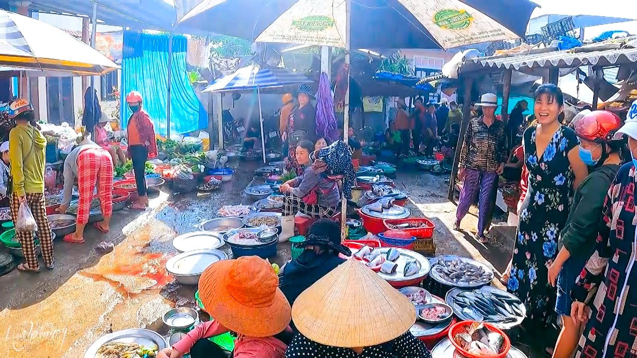 Khám phá chợ quê đông vui nhất làng quê Huế Việt Nam ngày nay