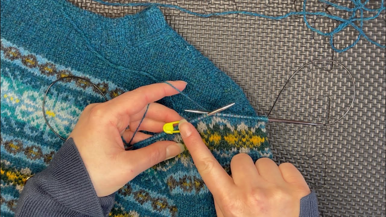 How to weave in ends as you knit | English and continental style | Slo - Mo