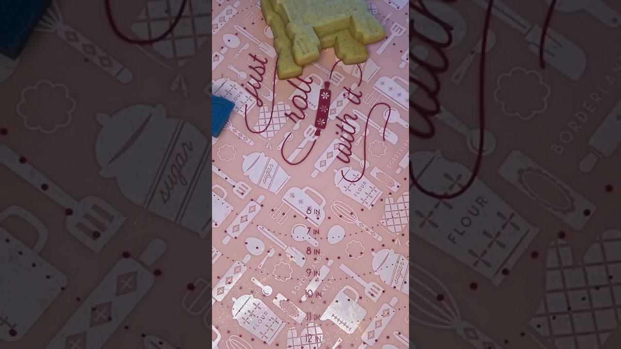 How to pipe tiny lines with royal icing