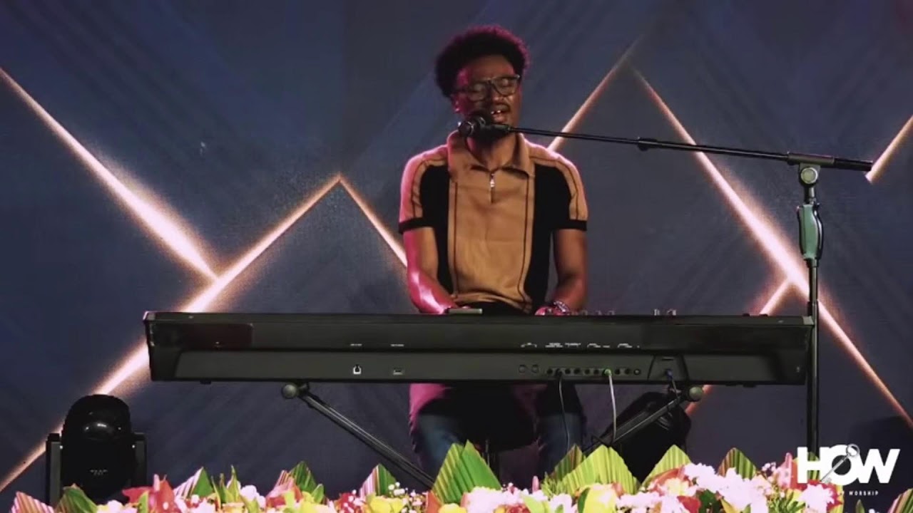 WORSHIP MOMENT