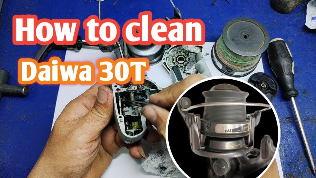 how to clean Daiwa 30T /How to fishing / how to fix a fishing reel that wont crank