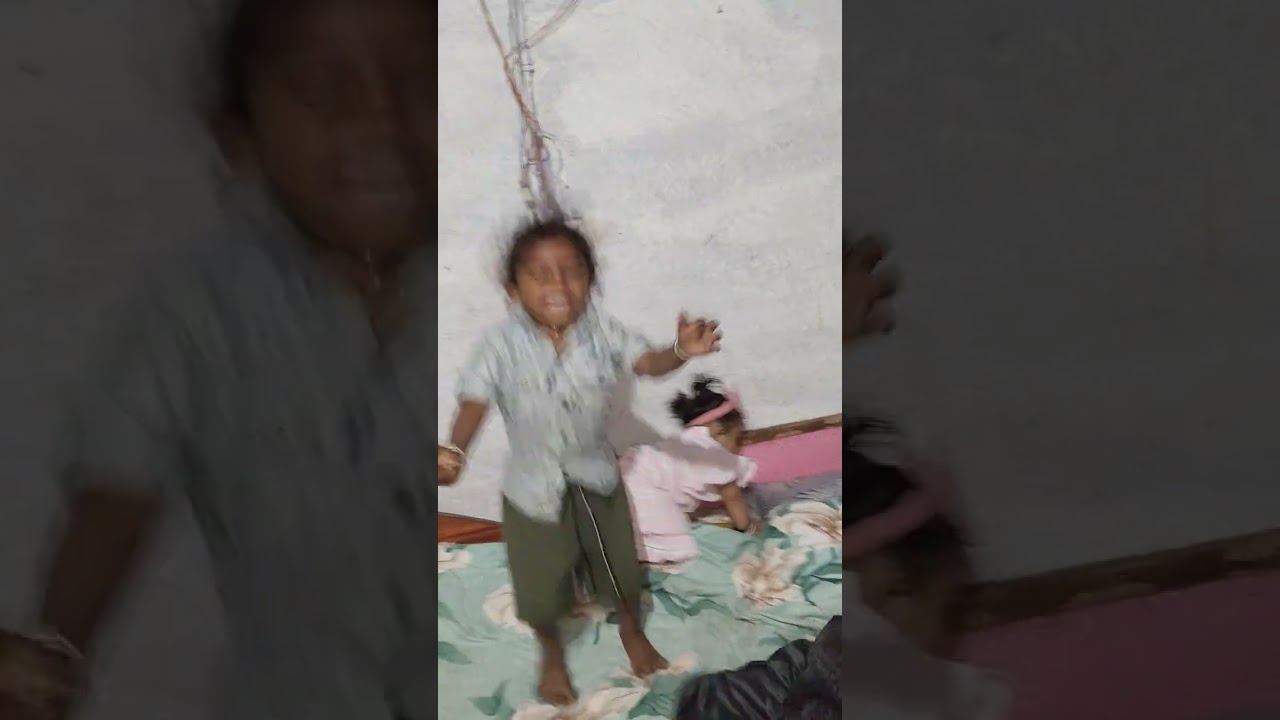 छोटे बच्चों की सबसे प्यारी शरारतें! देख कर मजा आ जाएगा😍😘😂#youtubeshorts #shorts #shortvideo #viral 