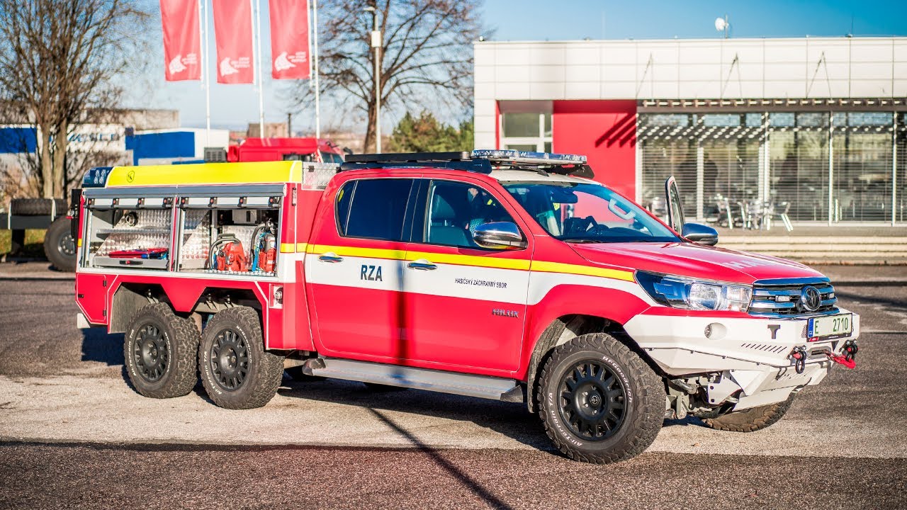Testing special fire-fighting truck Toyota Hilux 6x6 at Kopřivnice