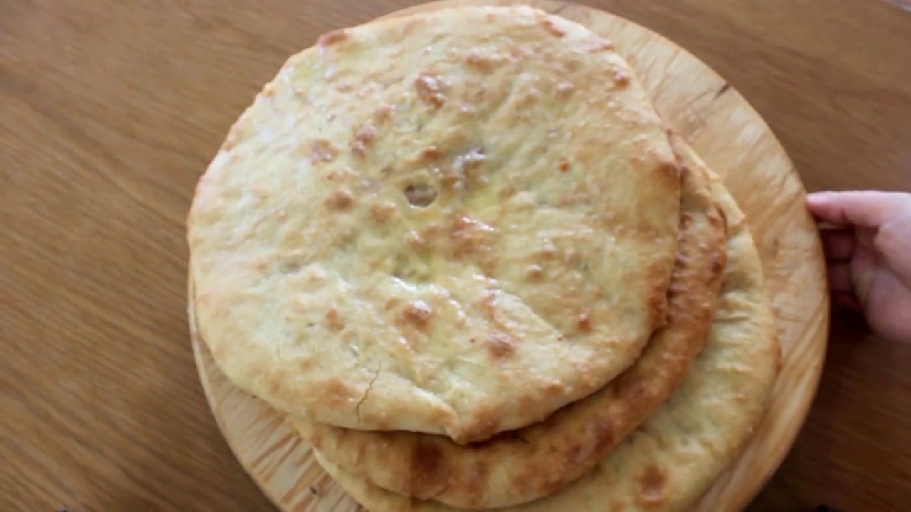 Осетинский пирог с капустой и сыром - Кабускаджын. Ossetian Pierogi.