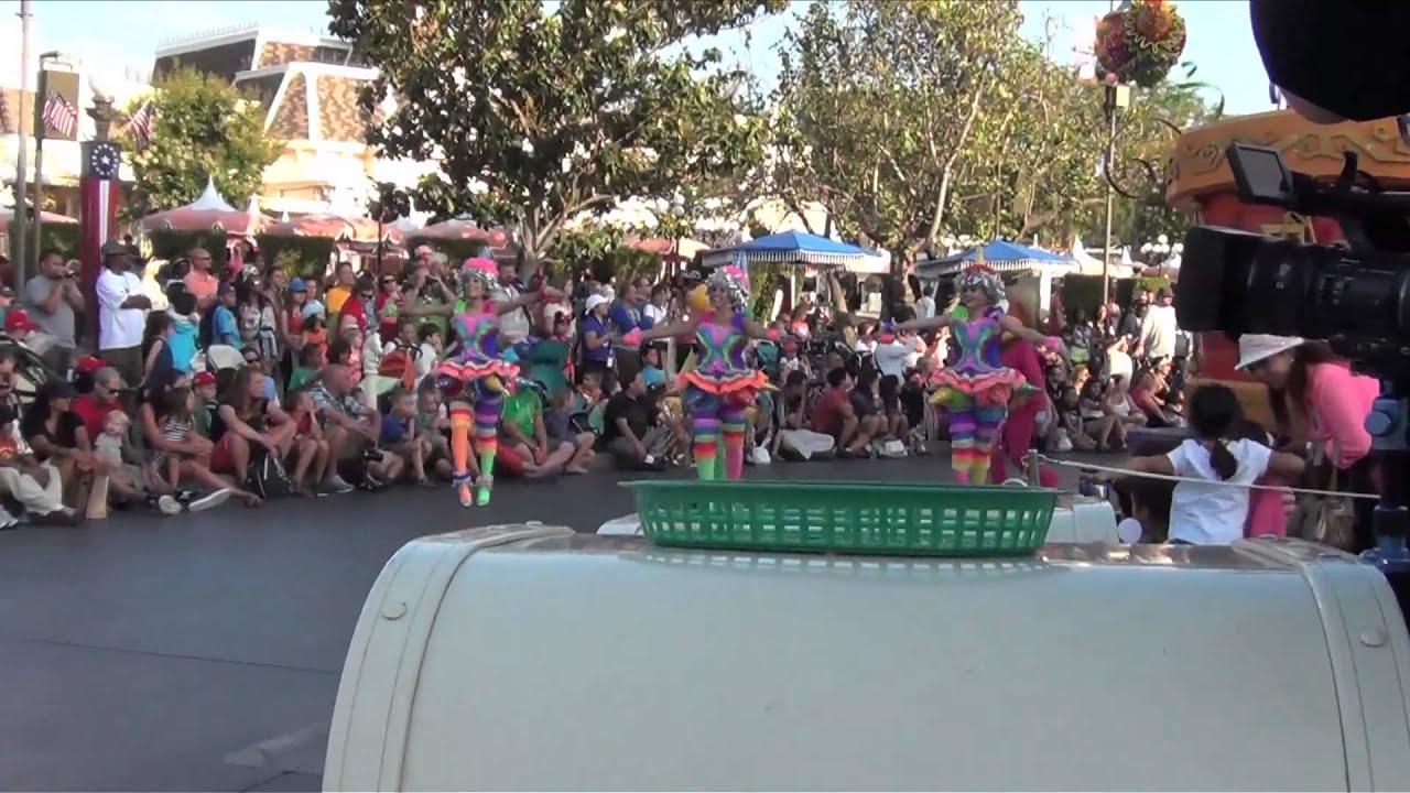 (Full Show) Mickey's Soundsational Parade at Disneyland