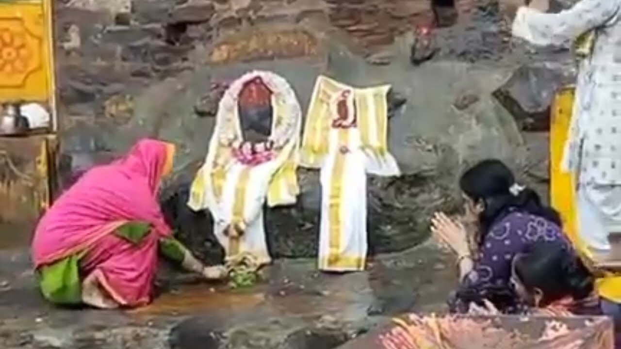 18-6-25 | શ્રી ગિરિરાજ દર્શન | श्री गिरिराज जी मुखारविंद जतीपुरा गोवर्धन नाथ के मंगला आरती के दर्शन