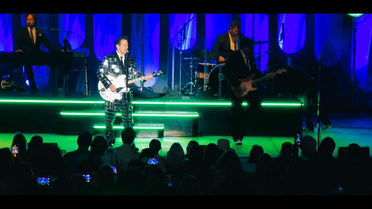 Chris Isaak- 