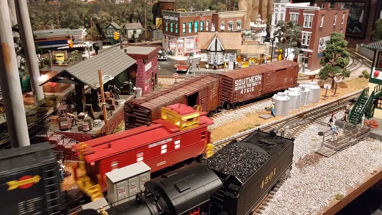 Central of Georgia, Fairbanks-Morse H-15-44 pulling automotive freight consist