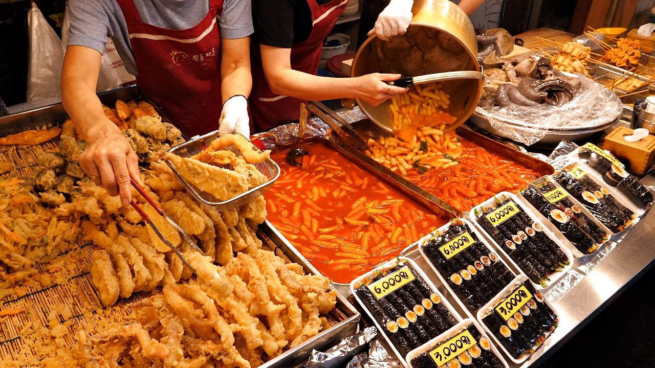 Корейский токбокки! Покупатели выстраиваются в очередь с утра. / korean street food