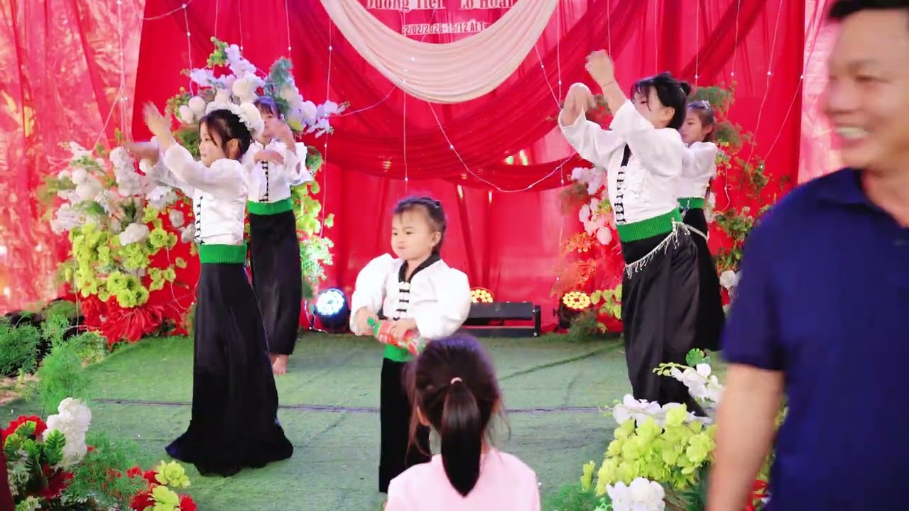 CÁC BÉ MÚA VŨ ĐIỆU AI AI MỪNG TÂN GIA DƯƠNG TIẾN - LÒ HOÀN BẢN CANG MƯỜNG HUNG