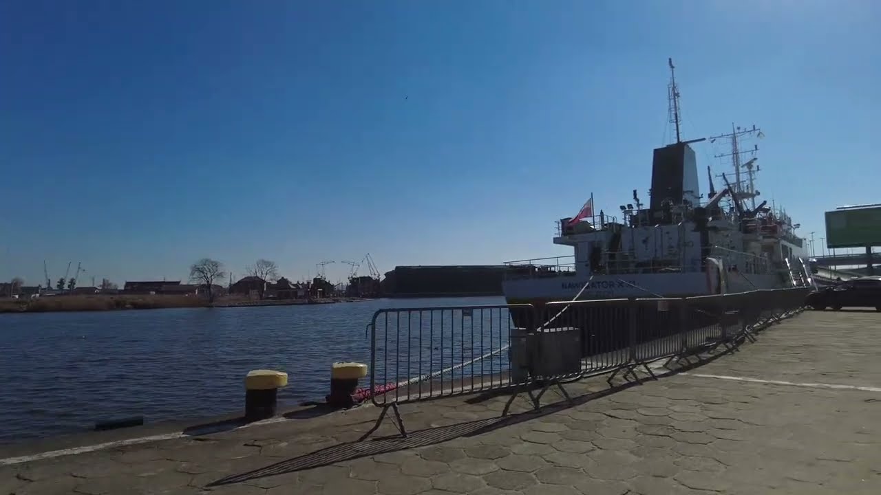 Biking in Szczecin / Pl. Zamenhofa to Shipyard and Oder riverbank