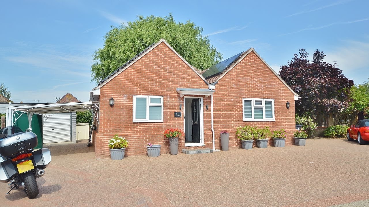 OPEN PLANED BUNGALOW WITH GAMES ROOM & BAR! - The Coppice, Clacton on Sea, Essex
