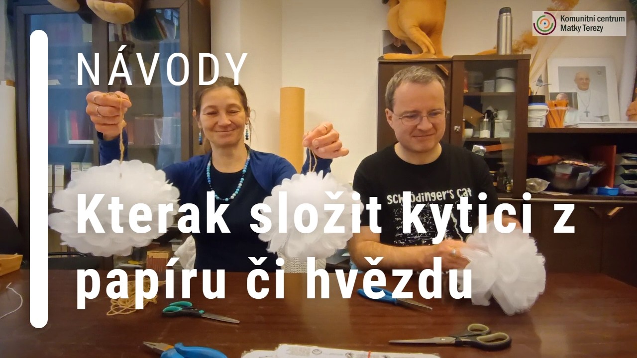 Skládání papírové kytky či hvězdy