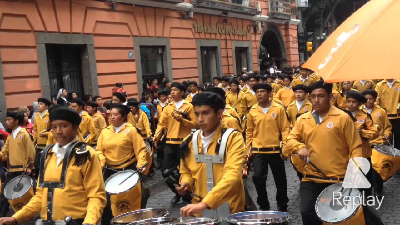 Centro Escolar Dr Alfredo Toxqui Fernández de Lara - Desfile 16 de septiembre 2015, puebla capital.
