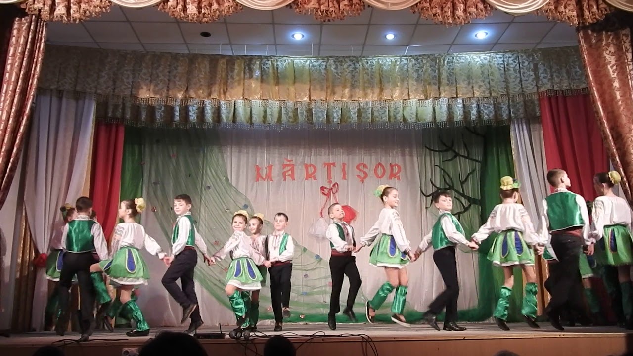 Studioul artistic ,,Mlădița”,  ,,Hora florilor”