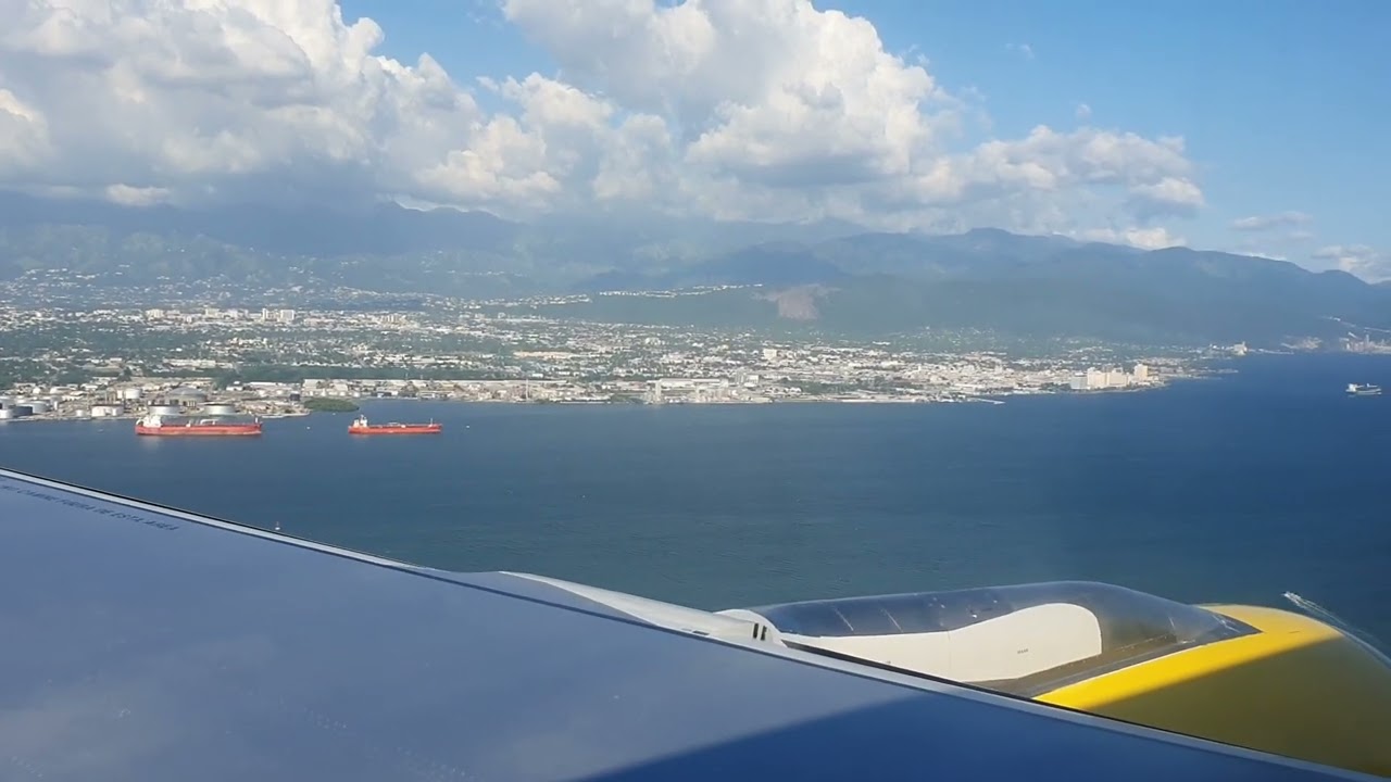 Norman Manley airport, Kingston, Jamaica. Approach and landing, runway 12
