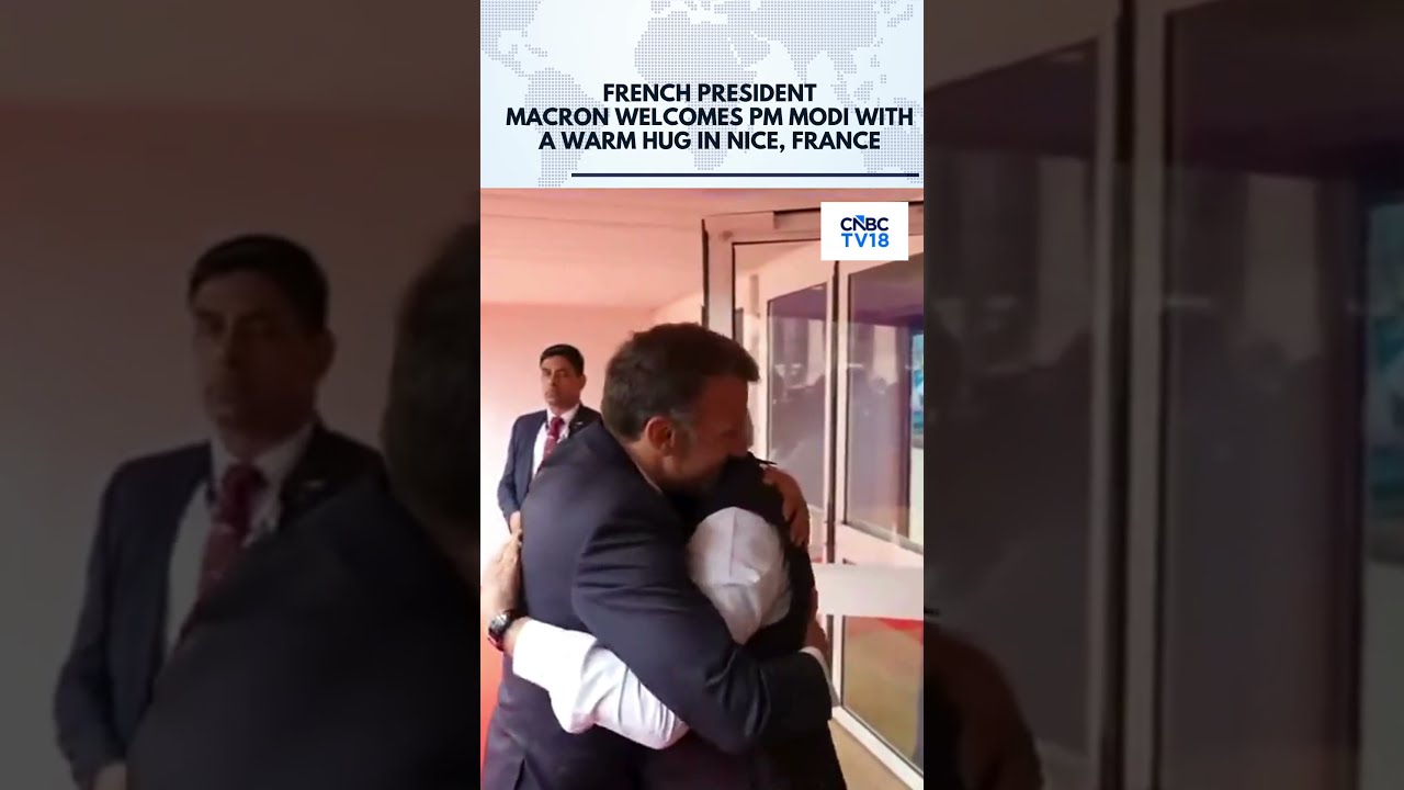 WATCH: Macron Welcomes PM Modi With A Warm Hug In Nice, France | Modi-Macron Meeting | N18G