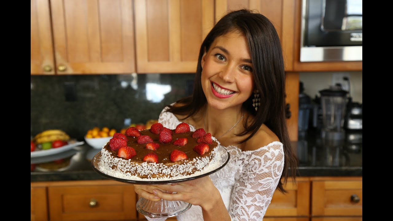 NO BAKE CHOCOLATE CAKE! Raw Vegan Recipe