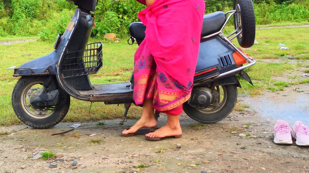 Girl Kickstarting Dusty Kinetic Honda | Khadau Challenge | 2 Stroke Struggles #girlrider #pain